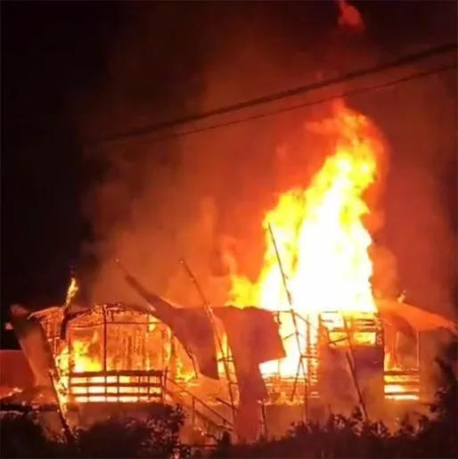 Felle brand legt woning aan Wanestraat volledig in de as
