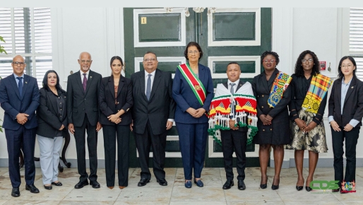 Eerste lichting Surinaamse ambassadeurs onder president Simons beëdigd