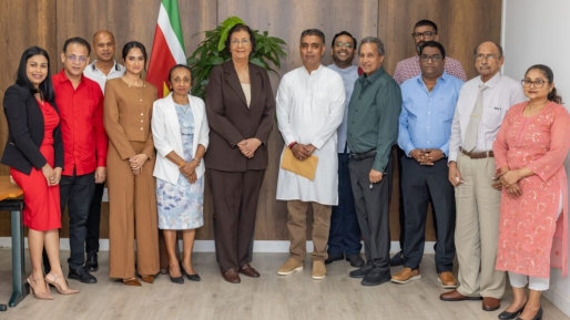 Sanatan Dharm bespreekt maatschappelijke rol en knelpunten met president Simons