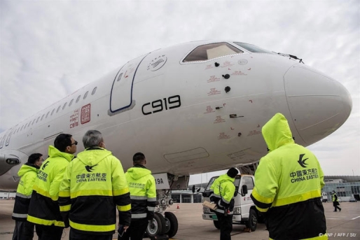 Chinese tegenhanger Boeing 737 vliegt voor het eerst buiten China © ANP
