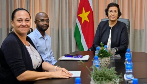 Regering zonder koers: Suriname glijdt opnieuw richting afgrond met zelfde spelers die verantwoordelijk zijn voor jaren van wanbeleid