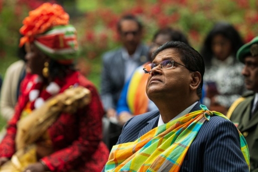 De Surinaamse president Santokhi was bij een kranslegging in het Oosterpark bij het Slavernijmonument.BEELD DAPHNE CHANNA HORN