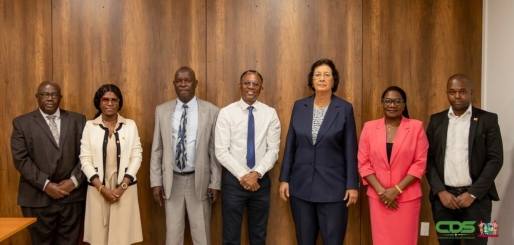 In oktober 2025 werd een nieuwe Raad van Commissarissen (RvC) bij de SLM benoemd onder leiding van president-commissaris Marlon Telting - links van president Simons. In oktober 2025 werd een nieuwe Raad van Commissarissen (RvC) bij de SLM benoemd onder leiding van president-commissaris Marlon Telting - links van president Simons.
