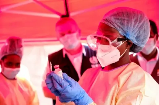 Oeganda bevestigt drie nieuwe ebolagevallen; verhoogd risico voor tien andere Afrikaanse landen 
