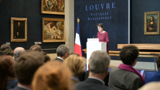 Directeur Louvre stapt op na juwelenroof en ander negatief nieuws