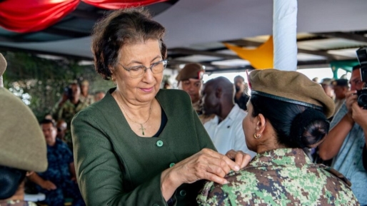 President Simons bevordert meer dan 150 militairen en benadrukt verantwoordelijkheid