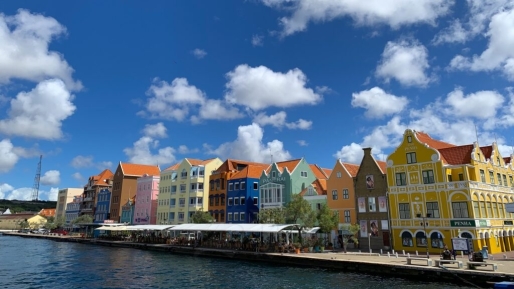 Powerbank oud-KLM-topman vliegt in brand tijdens vlucht naar Curaçao