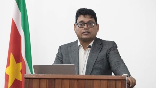 Gajadien ziet niets verkeerds aan nieuwe lonen rechterlijke macht