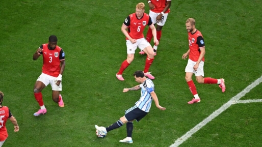 Messi schiet Argentinië langs Oostenrijk en breekt WK-record