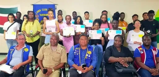 Lions Club Para beloont 25 bestgeslaagden voor uitstekende prestaties