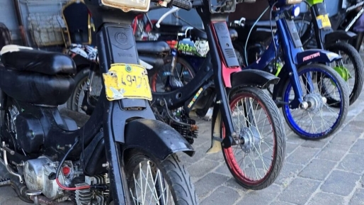 Politie neemt meerdere gemodificeerde bromfietsen in beslag