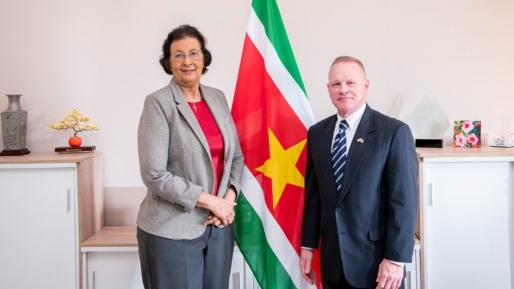 VS-zaakgelastigde op audiëntie bij president Simons