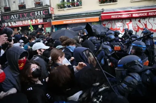 Macron veroordeelt rellen in Frankrijk: bijna 2.400 arrestaties