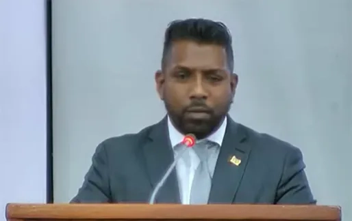 Minister Monorath onder vuur om onrechtmatig ontvangen gelden van Deviezencommissie