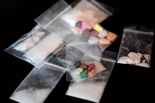 Politie onderschept verschillende drugssoorten op meerdere locaties in Paramaribo