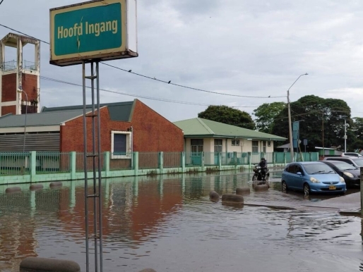 AZP niet bereikbaar via hoofdingang door wateroverlast