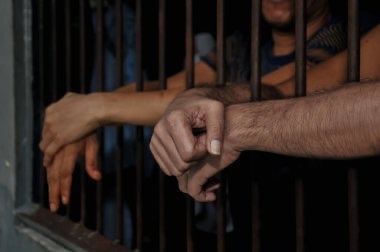 Drie Cubaanse verdachten aangehouden na gewapende roofoverval, vierde verdachte voortvluchtig