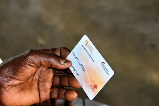 Corruptie rond Moni Karta blijft voortduren: van de ene naar de andere regering