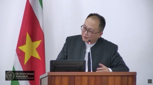 Wang over nieuwe leningen: Suriname rijdt met 380 km per uur recht op een muur aan