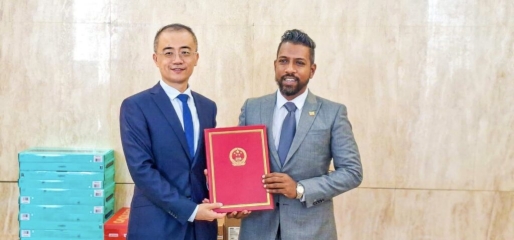 Chinese ambassade doneert ICT-materiaal aan Justitie en Veiligheid