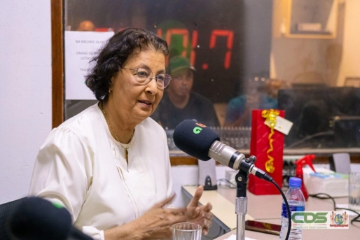 Simons pleit voor tweesporenbeleid in paspoortkwestie nationale selectie