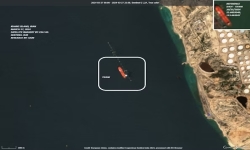 Satellietbeelden laten zien dat de Tifani afmeert bij een Iraanse olieterminal. (Foto: UANI) Satellietbeelden laten zien dat de Tifani afmeert bij een Iraanse olieterminal. (Foto: UANI)