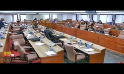 Embedded thumbnail for Gênante vertoning van NDP lid Melvin Bouva in het parlement van Suriname