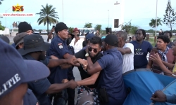 Embedded thumbnail for VIDEO: Rumoerig begin bij protestactie vanavond; 3 arrestaties